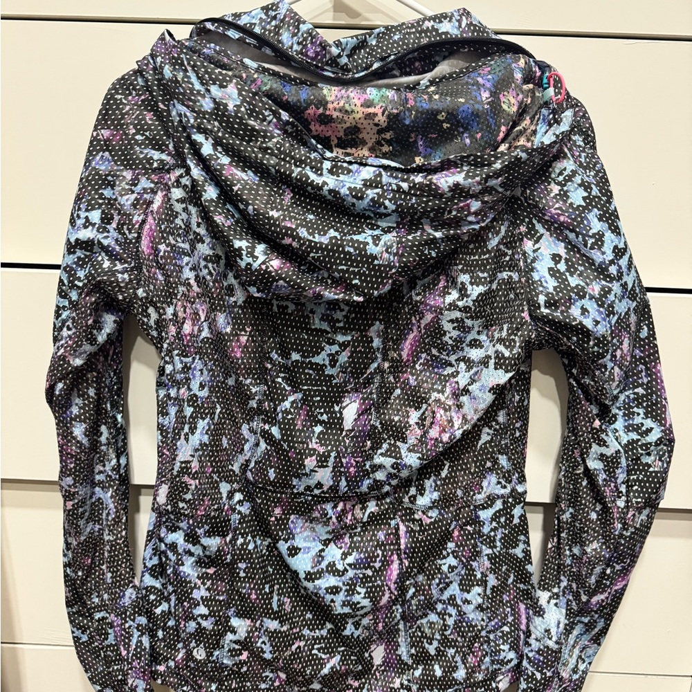lululemon athletica Black Multicolor Raincoat - Picture 2 of 2